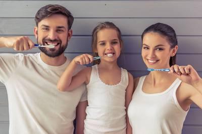 family brushing teeth | dentists scarborough on