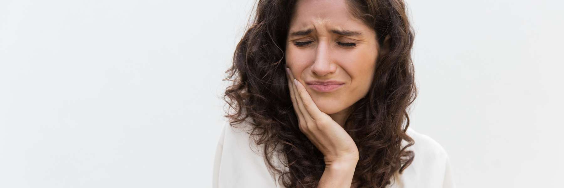 woman in pain holding jaw | dentist appointment scarborough on