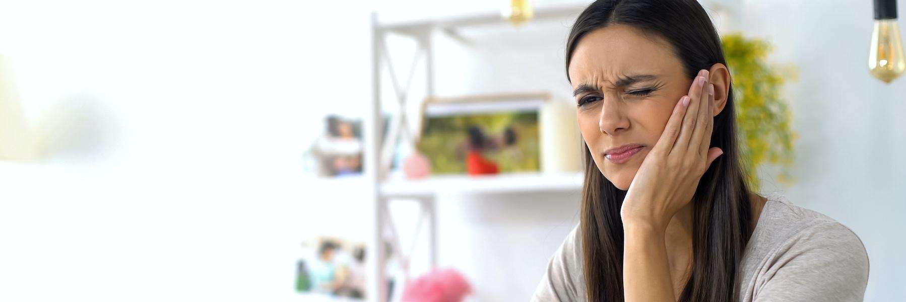 woman in pain holding jaw | emergency dentistry scarborough